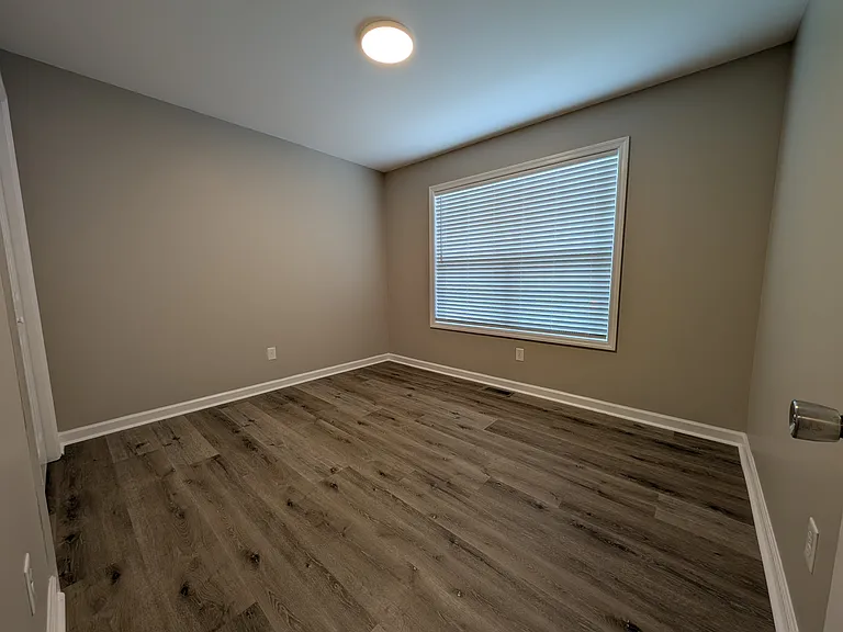 526 Center Ave — Photo 14