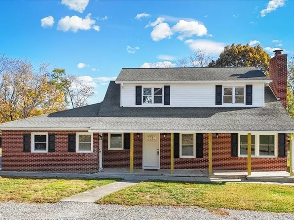 107 Ferry Ct, Pulaski, VA 24301