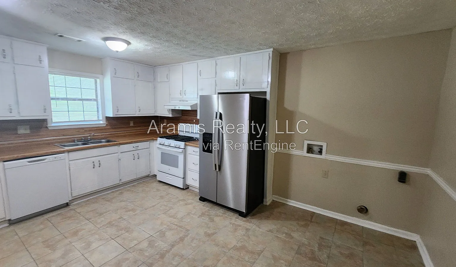 3 bed, 2.0 bath, 1120 sqft, $1,350 — Photo 4