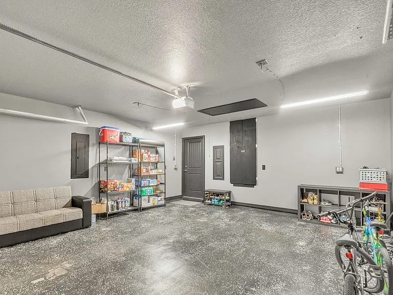 503 Eisenhower Dr — Photo 20