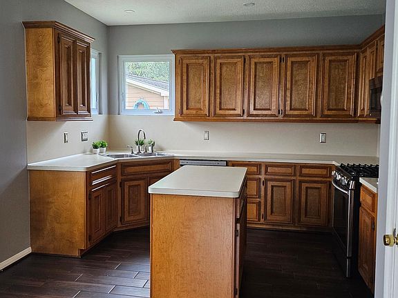 4th image of 9810 Windemere Ct