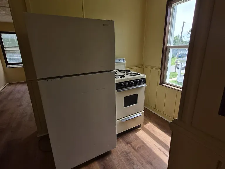 206 Allen St #2 — Photo 2