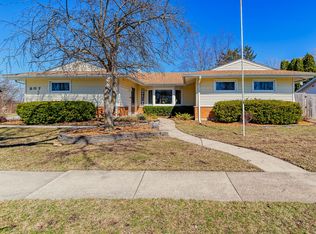 807 Brantwood Ave, Elk Grove Village, IL 60007