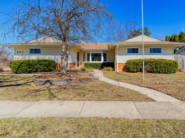 807 Brantwood Ave, Elk Grove Village, IL 60007