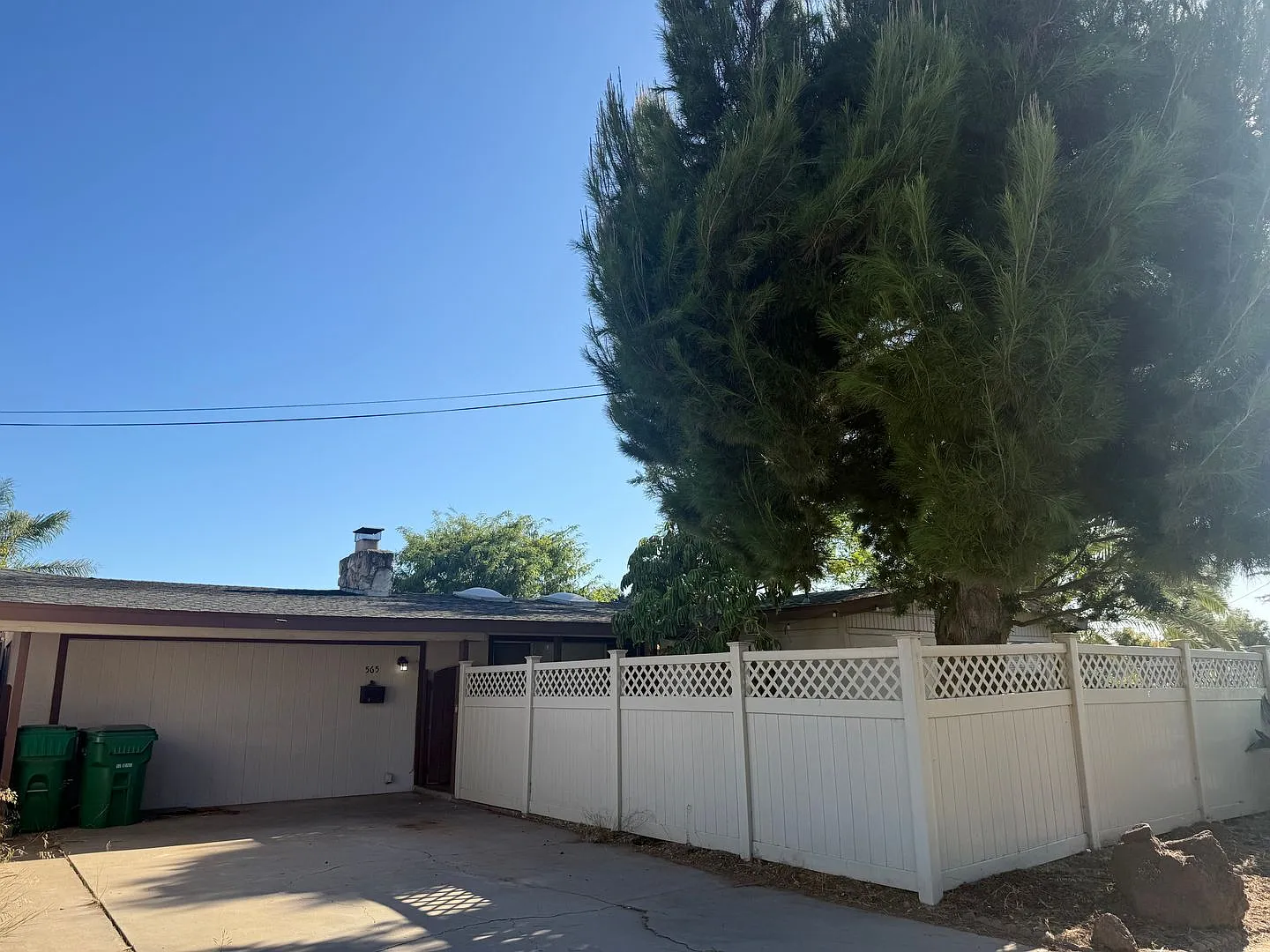 Ranch style 3BR/2BA pet friendly home w/ large yards, solar, updated kitchen and fruit trees — Photo 3