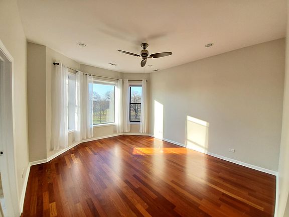 5th image of 1523 N California Ave #3N