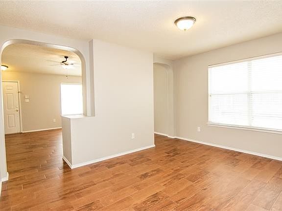 4th image of 4505 Lone Star Dr