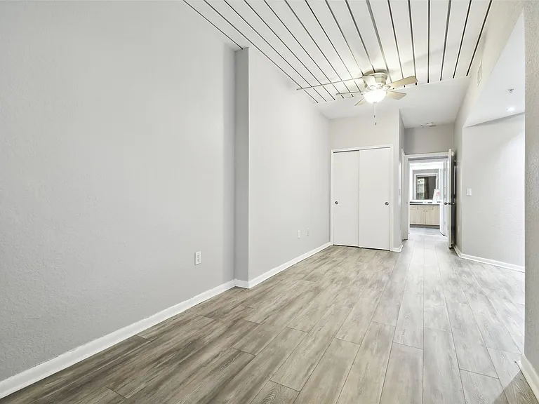 2402 W Azeele St #418 — Photo 20