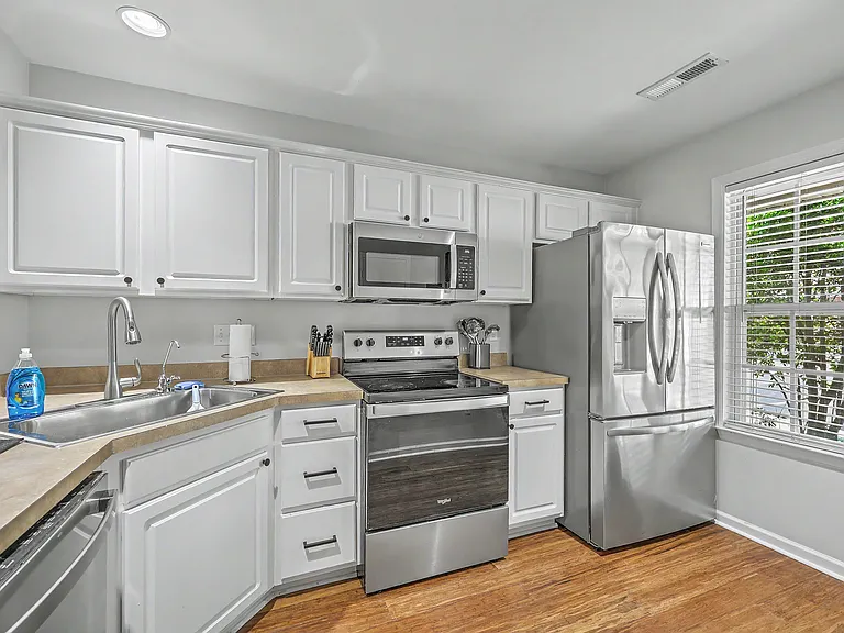 549 Tayrn Dr — Photo 4