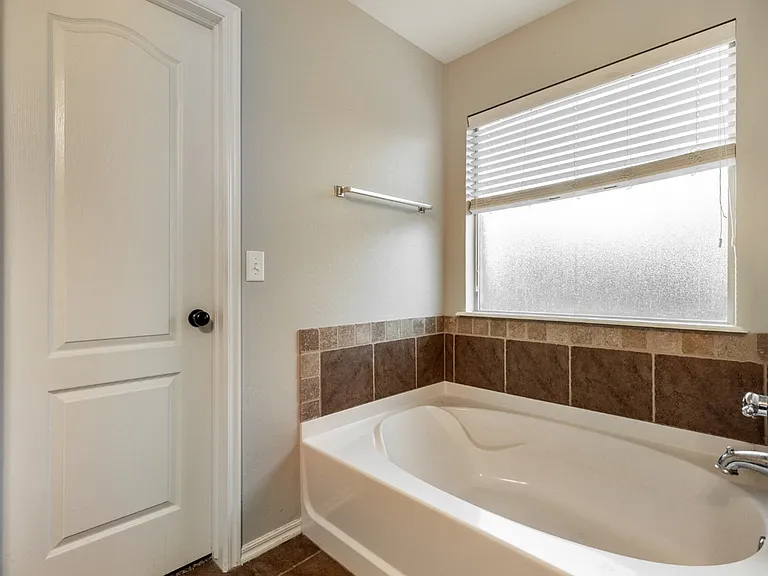 2609 NW 183rd St — Photo 10