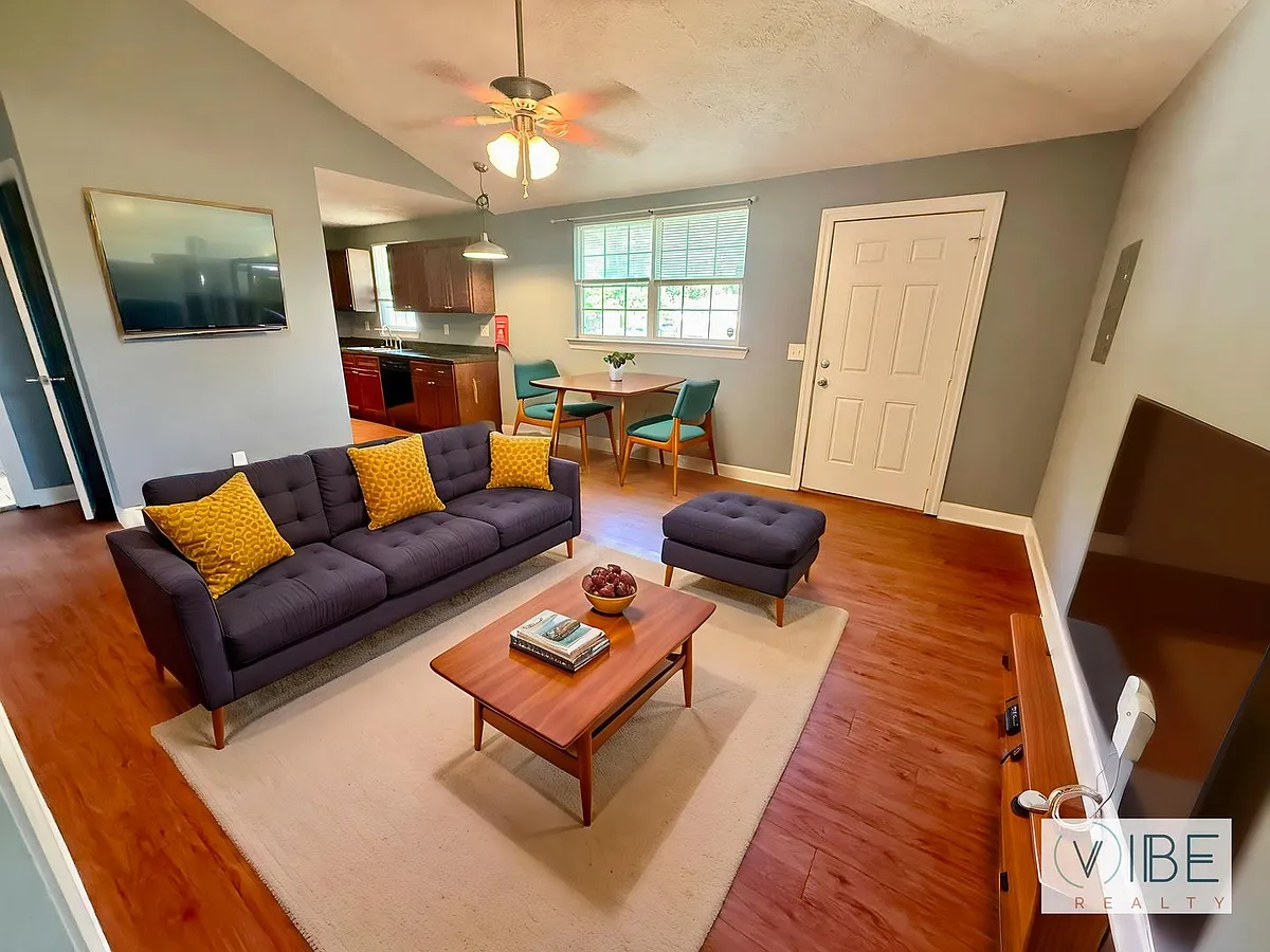 Building Photo - 305 Moss Rose Ct