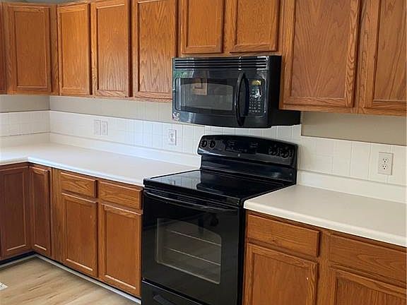 3rd image of 1174 Barkwood Rd