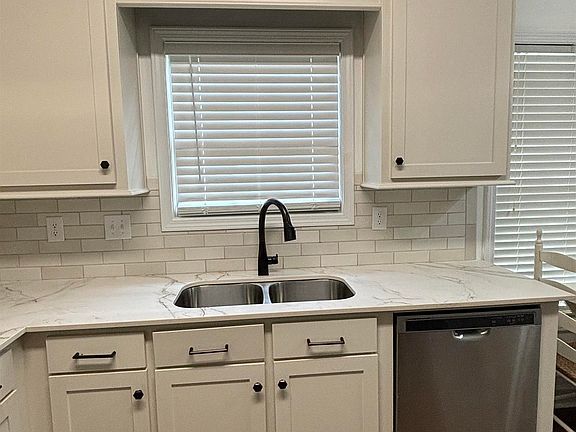 2nd image of 3815 Veranda Ct
