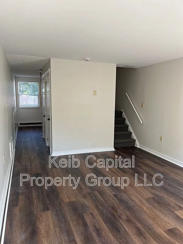 2 bed, 1.0 bath, $1,575 — Photo 2