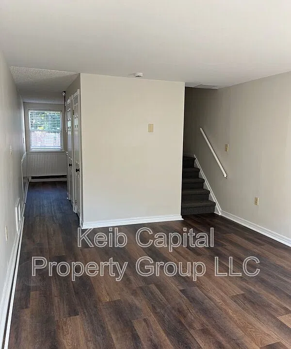 90-92 Ford St #9