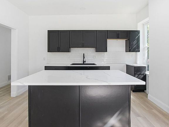 5th image of 931 Ramsey St