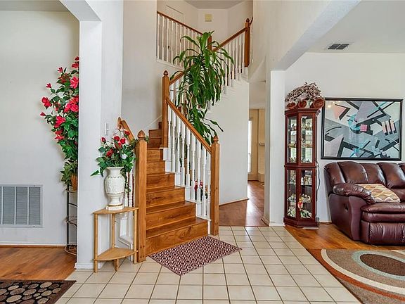 4th image of 1737 Blackstone Dr