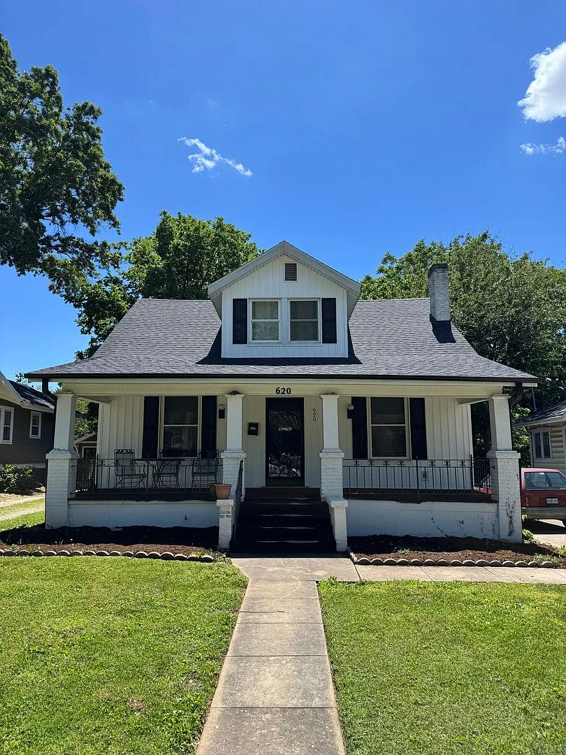 620 E Delmar | Springfield, MO 65807 - 4 Bed / 2 Bath in the Heart of Phelps Grove 2,600 Sq Ft — Photo 1
