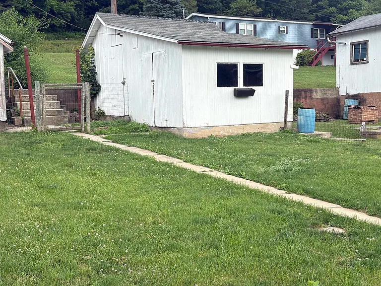 409 Centre St — Photo 13