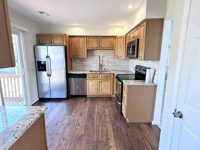509 Bowling Green Ct — Photo 8