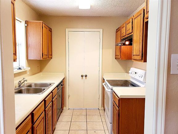 4th image of 700 Berry Ln