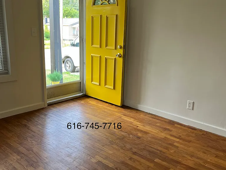 4017 W Kearsley St — Photo 2