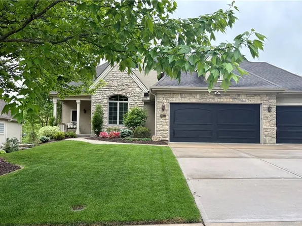 8813 W 160th St, Overland Park, KS 66083