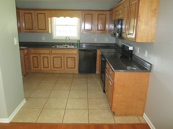 4th image of 110 Brasstown Ct