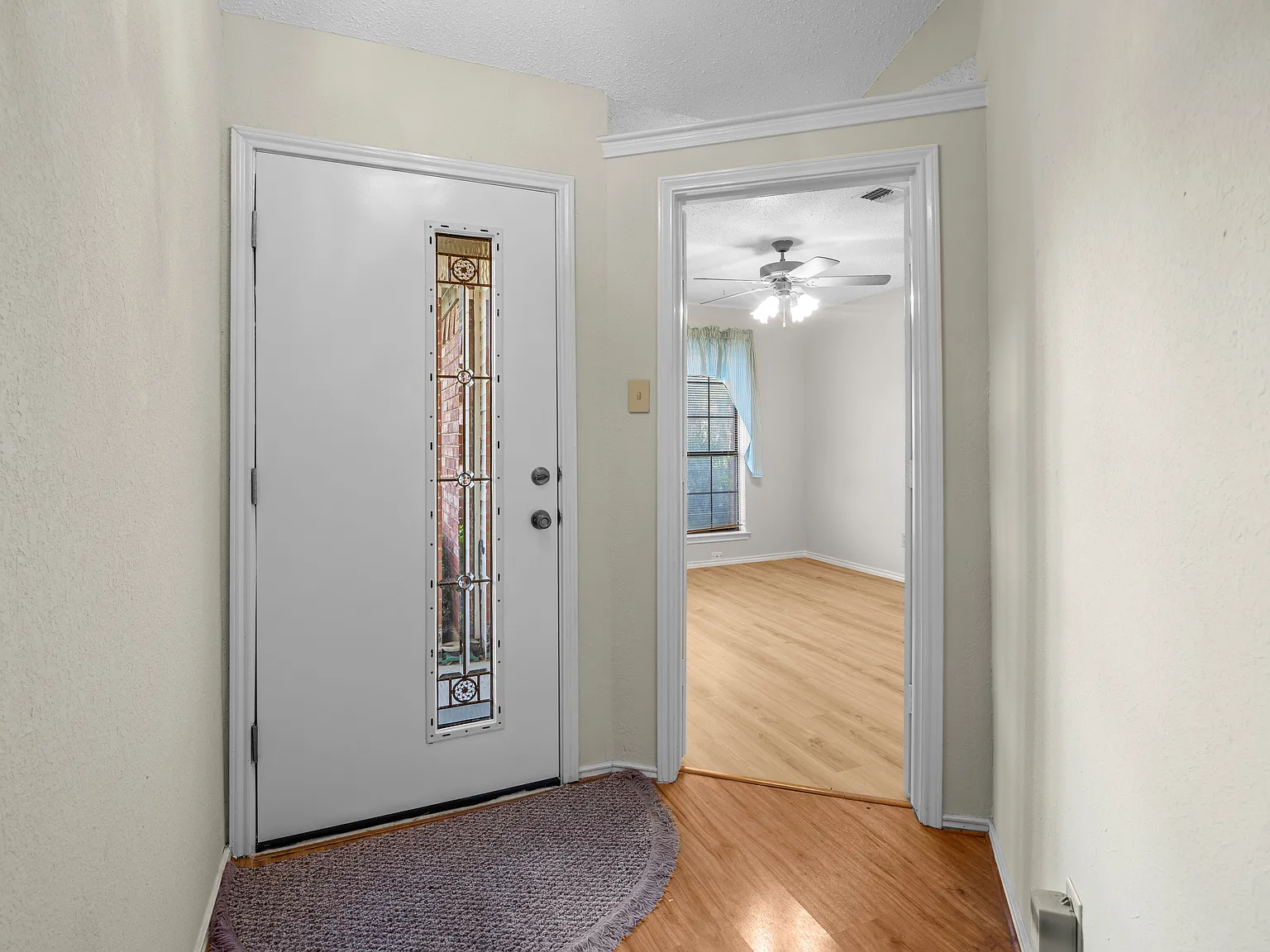 2 bed, 1250 sqft, $2,300 — Photo 2