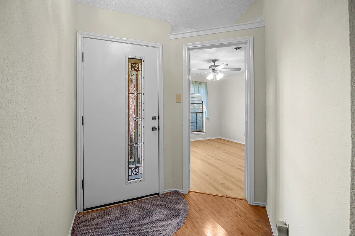 Building Photo - 2425 Aquaduct Dr
