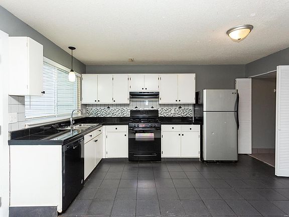 5th image of 1736 Shadwell Dr