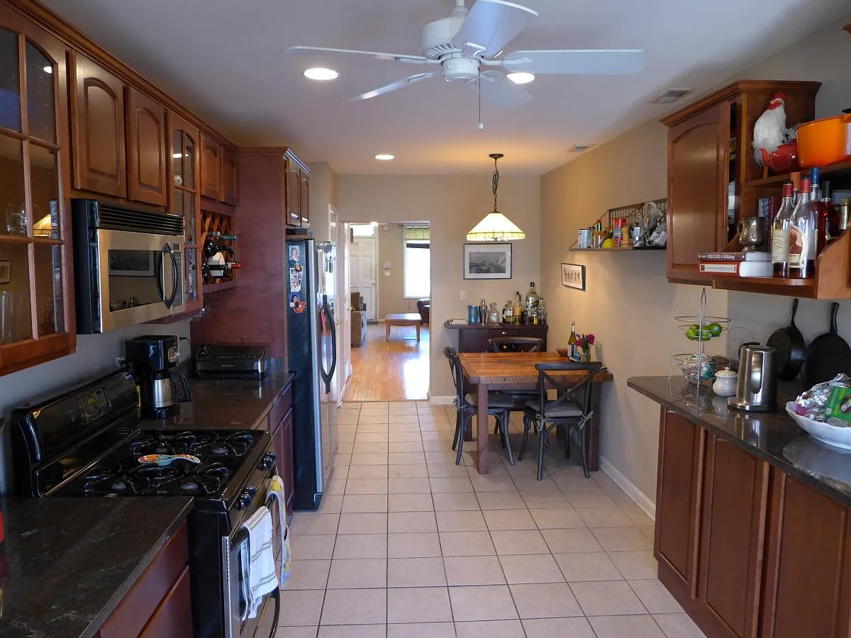 3 bed, 2.5 bath, 2000 sqft, $2,700 — Photo 2