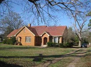 107 E McKay St, Overton, TX 75684