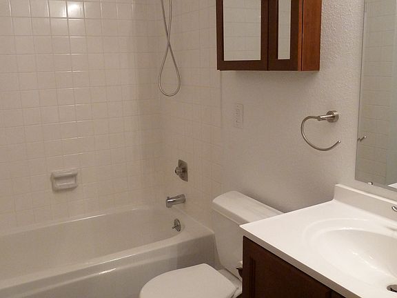 4th image of 10828 157th Ave NE