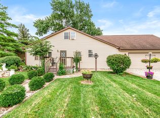 105 W Pierce St, Whitestown, IN 46075