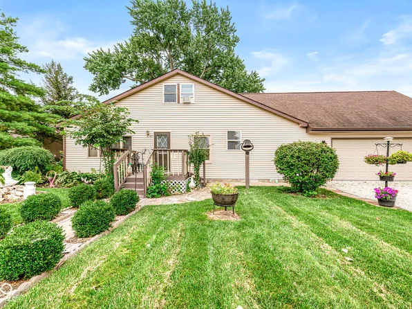 105 W Pierce St, Whitestown, IN 46075
