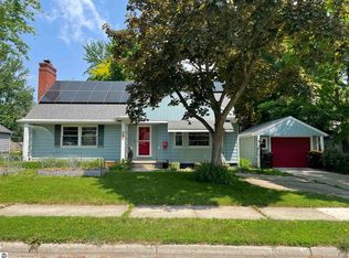 906 Vassar St, Alma, MI 48801