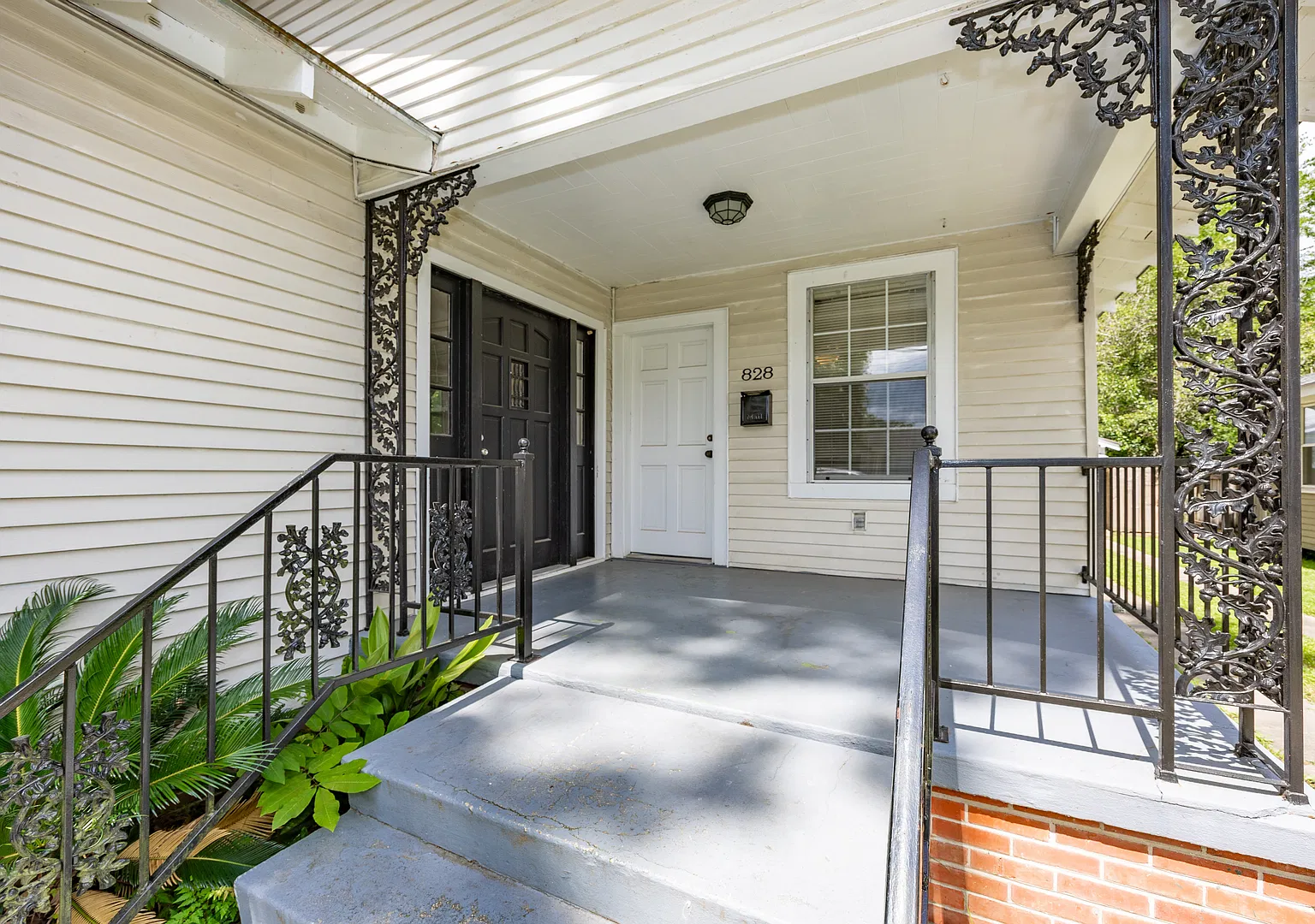 3 bed, 1017 sqft, $1,850 — Photo 2