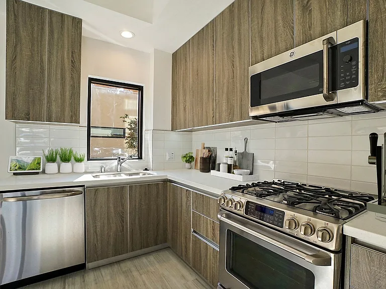 Residences at Village Walk — Photo 12
