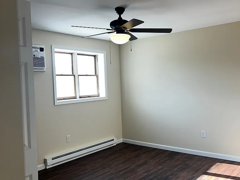 Maple Leaf Apartments — Photo 13
