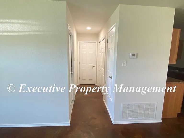 2921 Starlight Dr — Photo 5