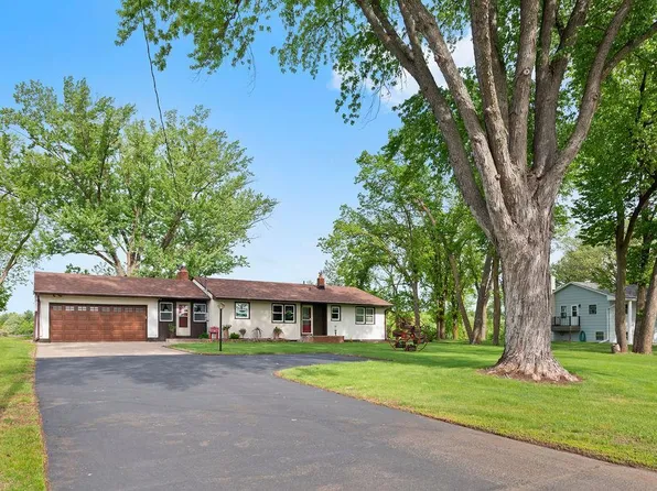 17207 Riverwood Dr, Little Falls, MN 56345