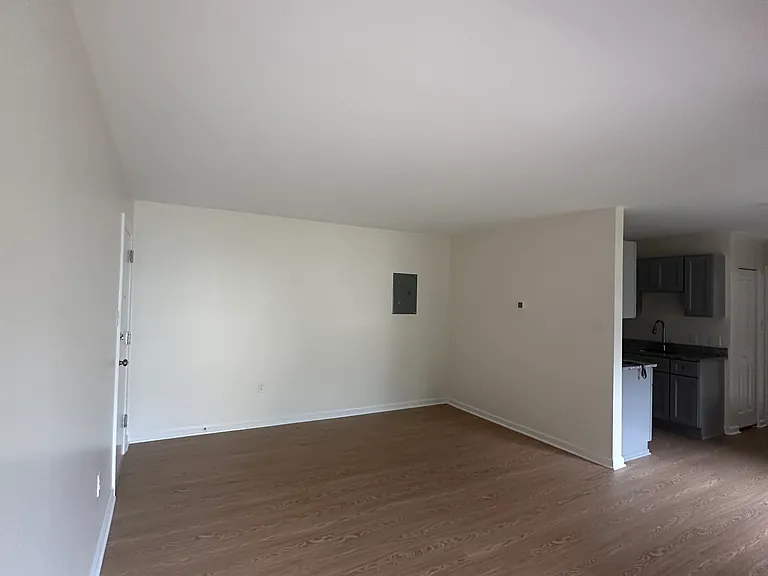 5402 85th Ave #104 — Photo 9
