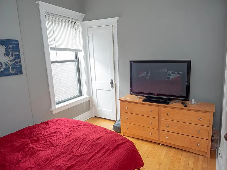 3918 N Janssen Ave #3 — Photo 9