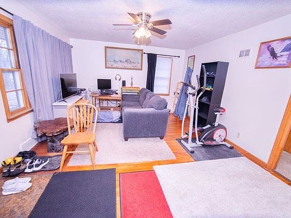 3rd image of 611 S Lincoln St