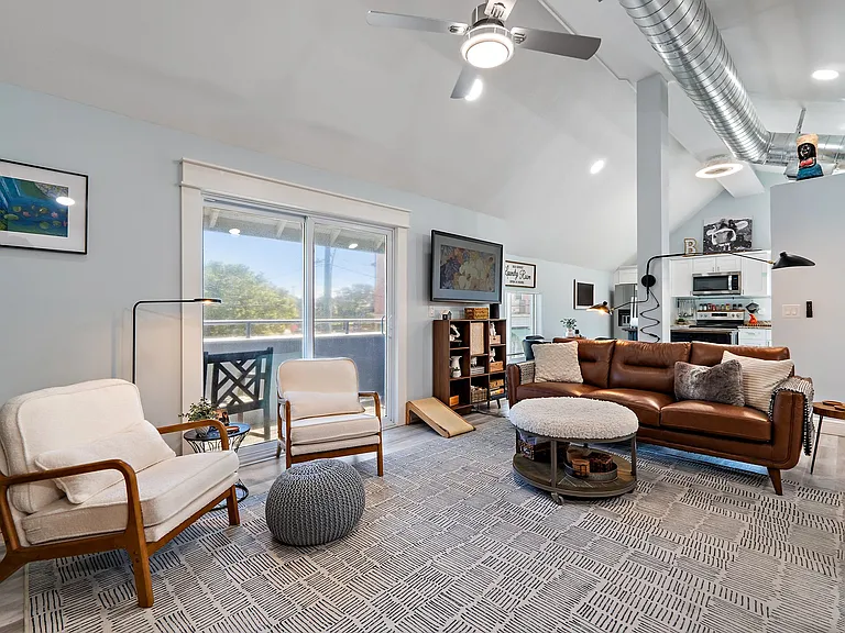 310 SE Denver Ave #2 — Photo 31