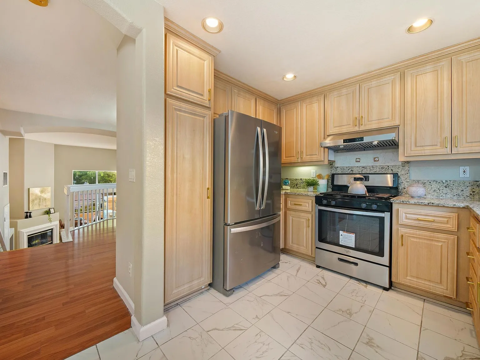 2 bed, 2.5 bath, 1395 sqft, $3,700 — Photo 3