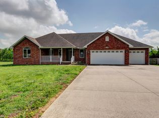 1703 Twin Oaks Dr, Monett, MO 65708