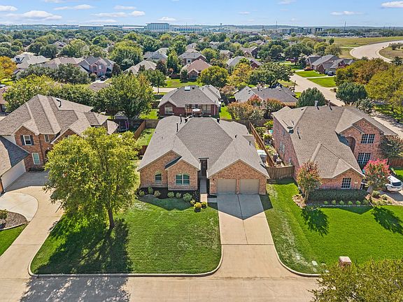 3rd image of 329 Village Trl