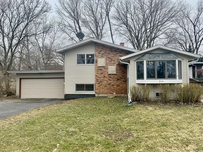 214 E Kimball Ave, Woodstock, IL, 60098
